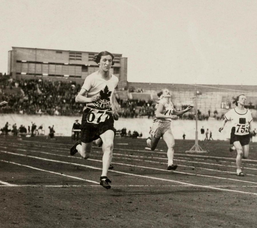 women running in a race