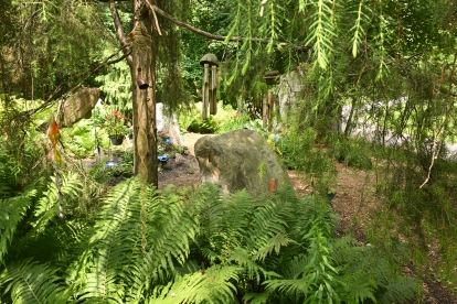 wooded area at pine hills cemetery