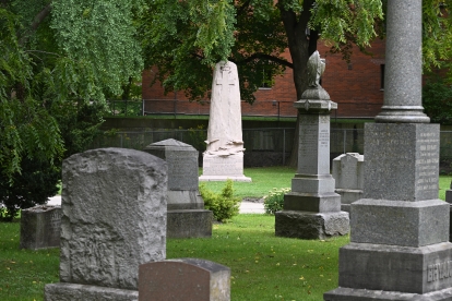 monuments in ground at mount pleasant cemetery