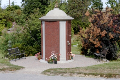 a dome niche with flowers at Beechwood