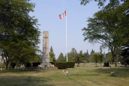 veterans monument with grass and canadian flag