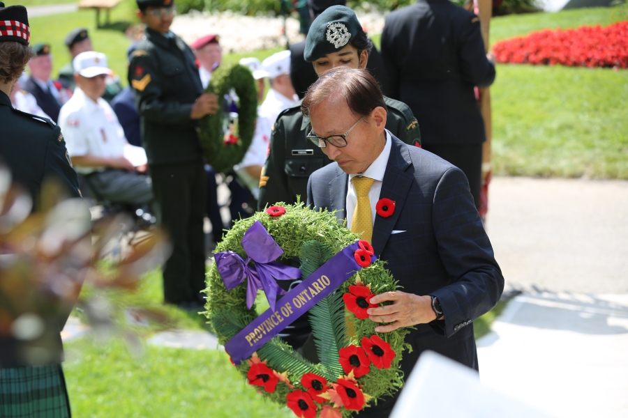 korean man laying wreath