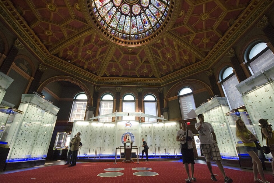 The Esso Great Hall is a vast 70‑by‑70‑foot space crowned by a 45‑foot stained‑glass dome—the largest of its kind in Toronto. The dome’s 24 panels show symbolic dragons and eagles, surrounded by fruit and floral motifs, with central emblems representing Canada and its original provinces.