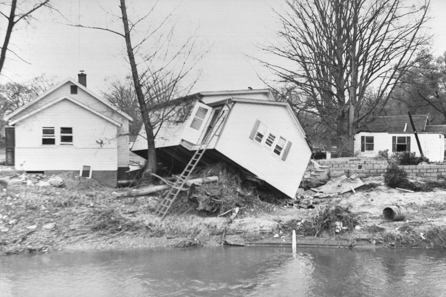destroyed houses