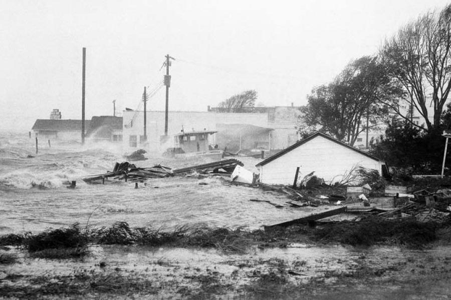 houses sinking in flood