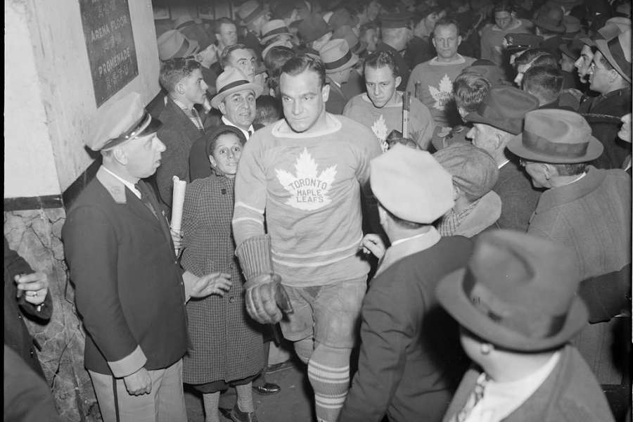 hockey player from many years ago surrounded by fans