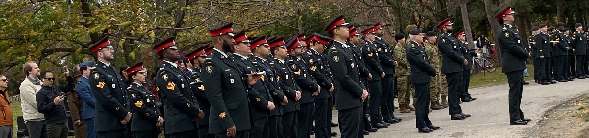 soldiers standing on guard for remembrance day